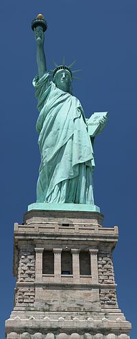 200px-Statue_of_Liberty_frontal_2.jpg