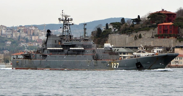 askeri-arac-yuklu-rus-savas-gemisi-bogaz-dan-gecti.jpg