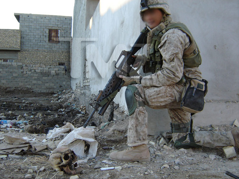 iraq-soldier-bodies-on-fire-marine-investigation-photos-07-480w.jpg